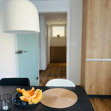 Apartma Neja Zirovnica